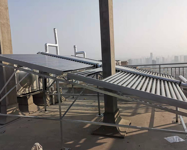 山西郝师傅建设工程公司告诉您山西太阳能采暖供热系统的主要部件有什么？